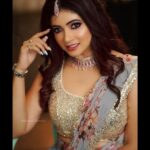 Pallavi Gowda Instagram - Always CLASSY☺️, & a little bit SASSY😉 MUA : @makeoverwith_jyotikrishna Hairdo : @makeupbychandrakala P.C. : @pradeepmachar Jewellery : @bangalore_jewels Outfit : @sisters_fashion_corner