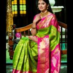 Pallavi Gowda Instagram - Neeve ondu caption kodrappa😋 #ByrappaSilk P.C. : @pkstudiophotography Jewellery : @dnjewelleryhouse Saree : @byrappasilk
