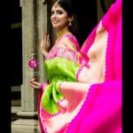Pallavi Gowda Instagram - When an INDIAN GIRL wears a SAREE, the WORLD stops and ADMIRE her GRACE☺️ BYRAPPA SILK🥻 P.C. : @pkstudiophotography Saree : @byrappasilk MUA : @prashanth_makeup Jewellery : @dnjewelleryhouse #SareeLove #Traditional #ByrappaSilk Byrappa Silk