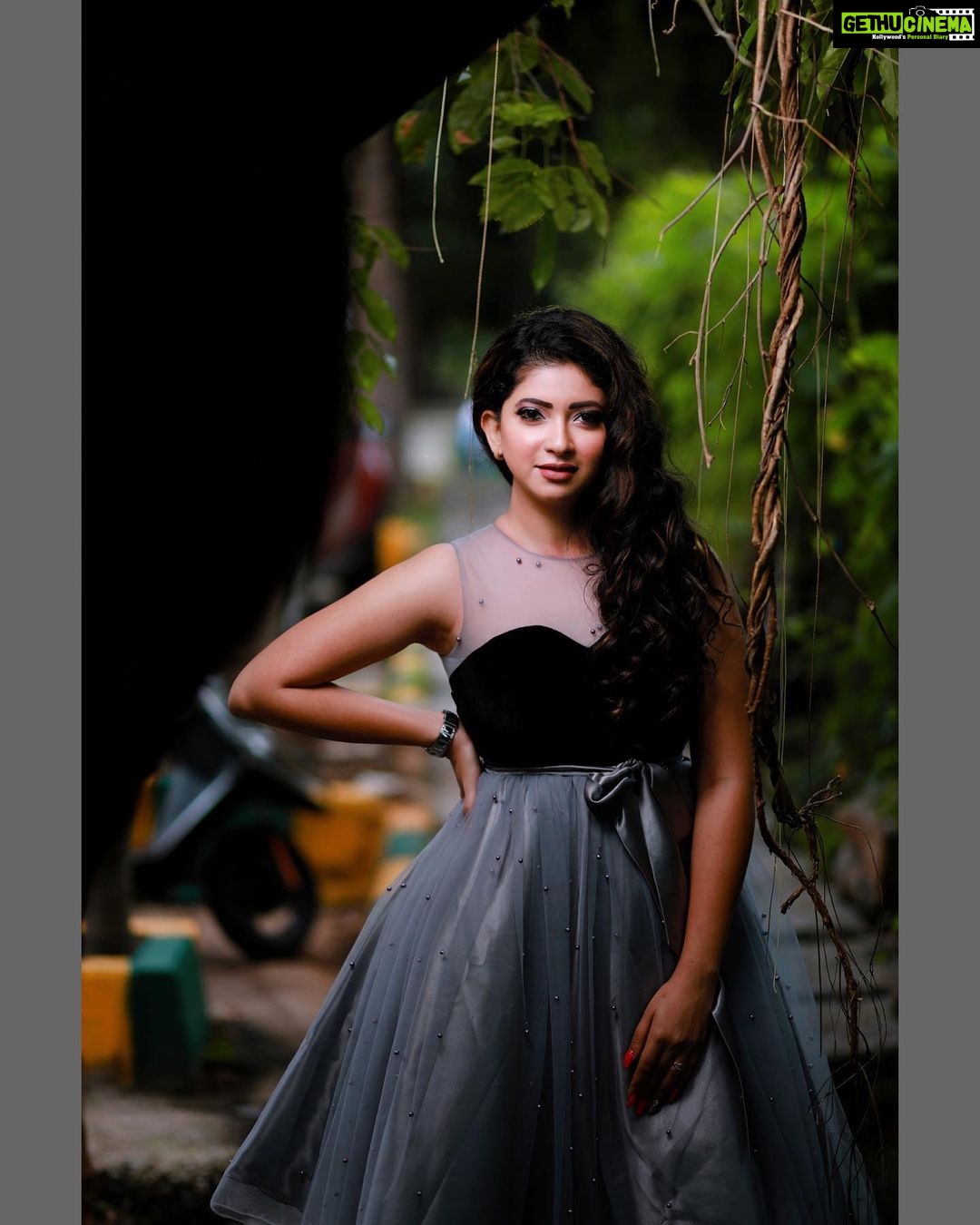 Pallavi Gowda Instagram - MUA : @makeupbyshwethasudhi Outfit : @rosepetalsdesignerboutique P.C. : @anand_the_dream_picture