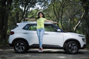 Pallavi Gowda Instagram - People get an adrenaline rush when they do something exciting. It varies from person to person. I had it today when I drove the Venue iMT. It has sporty exterior looks, stylish interiors, loads of space, and more importantly, it is a connected car. While I was driving this car I was #Leftfree.

This festive season rush to your nearest Hyundai dealer and join the #Leftfree revolution.

#HyundaiIndia, #HyundaiVenue. 
@HyundaiIndia @BlueHyundai.