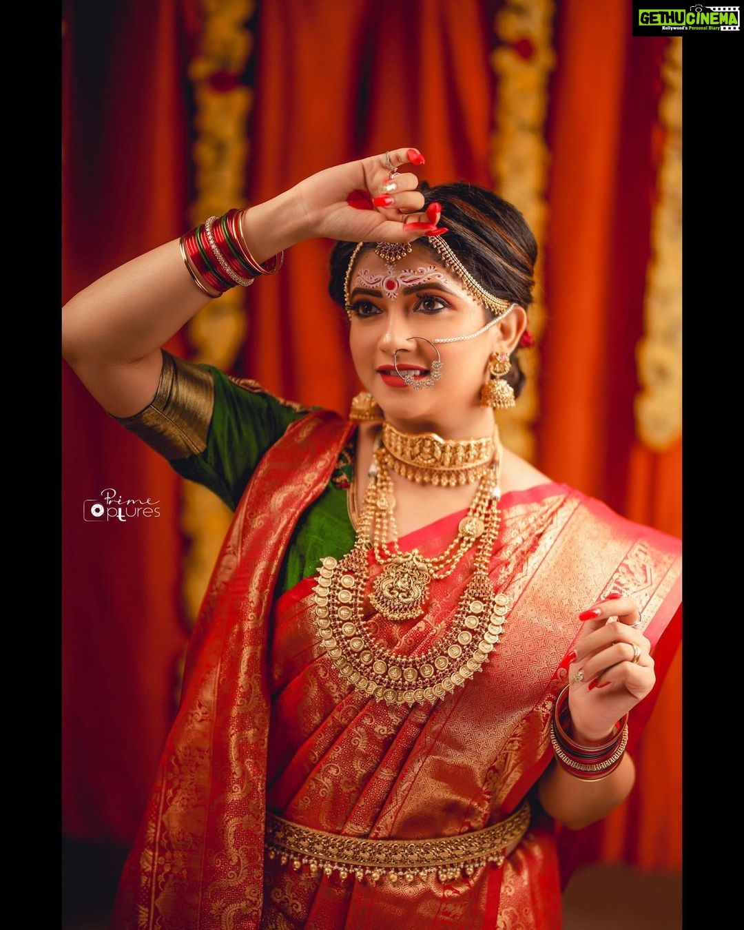 Pallavi Gowda Instagram - MUA : @makeoverwith_bhavyanaik Hairstyle & saree : @fairytales_beauty_lounge Jewellery : @waymore.priyanka Outfit by :@vasthragruhabyvidyaraju P.C. : @prime_captures_