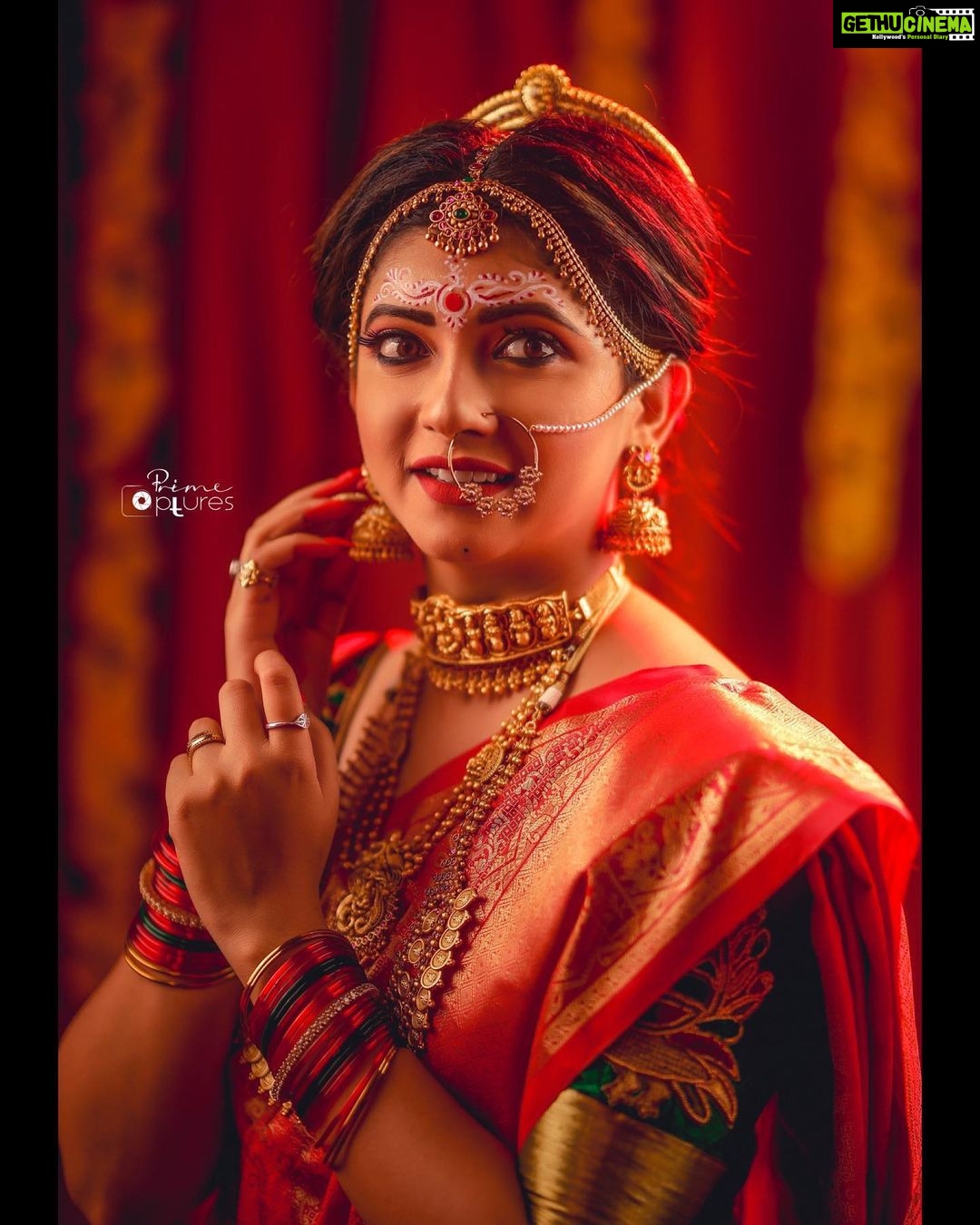 Pallavi Gowda Instagram - MUA : @makeoverwith_bhavyanaik Hairstyle & saree : @fairytales_beauty_lounge Jewellery : @waymore.priyanka Outfit by :@vasthragruhabyvidyaraju P.C. : @prime_captures_