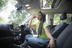 Pallavi Gowda Instagram - People get an adrenaline rush when they do something exciting. It varies from person to person. I had it today when I drove the Venue iMT. It has sporty exterior looks, stylish interiors, loads of space, and more importantly, it is a connected car. While I was driving this car I was #Leftfree.

This festive season rush to your nearest Hyundai dealer and join the #Leftfree revolution.

#HyundaiIndia, #HyundaiVenue. 
@HyundaiIndia @BlueHyundai.