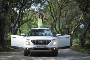 Pallavi Gowda Instagram - People get an adrenaline rush when they do something exciting. It varies from person to person. I had it today when I drove the Venue iMT. It has sporty exterior looks, stylish interiors, loads of space, and more importantly, it is a connected car. While I was driving this car I was #Leftfree.

This festive season rush to your nearest Hyundai dealer and join the #Leftfree revolution.

#HyundaiIndia, #HyundaiVenue. 
@HyundaiIndia @BlueHyundai.