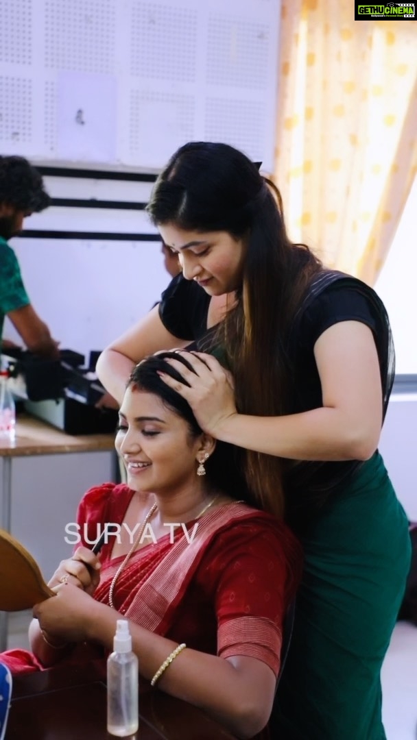 Pallavi Gowda Instagram - Life is better with true friends ♥️🔥 Seetharamam location free tym 💆♀️ @pallavi_gowda_official 🎥 @amalog.in #friendship #reels #instagram #instareels #besty #bestys #love #seetharamamserial #suryatv #trending