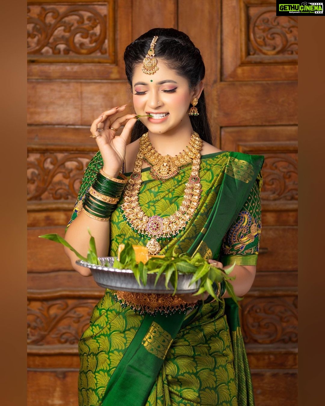 Pallavi Gowda Instagram - 💚Happy ugadi💚 #Ugadi #2023 #Saree #TraditionalWear