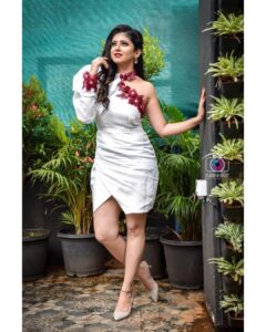 Pallavi Gowda Instagram - FASHION is ART & YOU ARE THE CANVAS 🥰 MUA @nishismakeover Outfit @divya_bhaskar_hegde P.C. @flashalight The Dome Cafe
