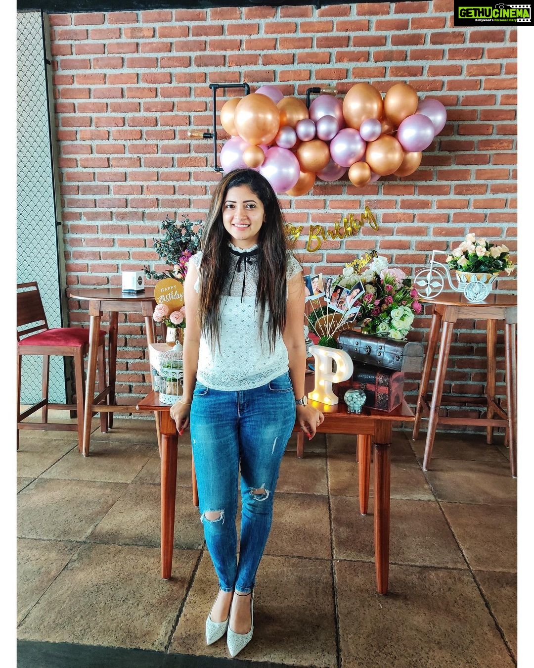 Pallavi Gowda Instagram - Thank u @eventfantasy_ for making my birthday so special 🥰 Le Grapes Restobar