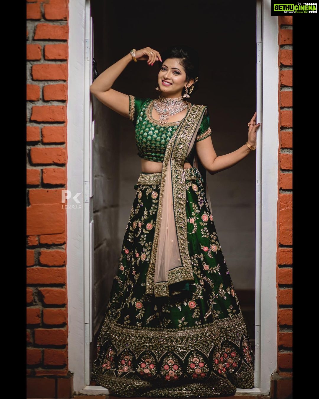 Pallavi Gowda Instagram - Mainu lehenga lai de mehanga ja marjaneya Aine paise dass tu kithe lai ke jaane aan Maine lehenga lai de mehanga ja marjaneya 😉 The Peacock Grove