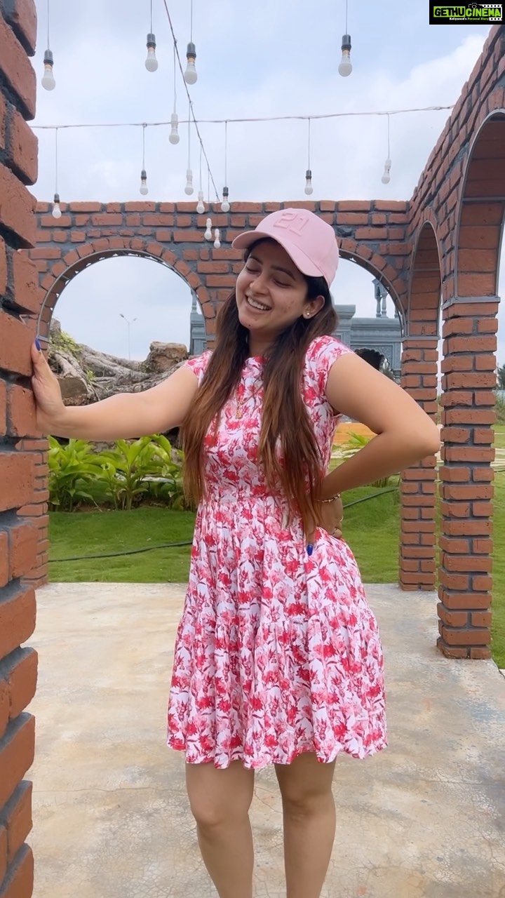 Pallavi Gowda Instagram - π Been to this beautiful studio for my latest advt shoot do visit for amazing wedding pre shoot or any photography @theshirestudioblr π€© #TrendingReels #Kannada #Sandalwood #KicchaSudeep #RaginiDwivedi #KempeGowda #FavSong #Reels #TheShireStudio