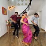 Pallavi Gowda Instagram – Always late to do trending reels🤪
#Dance #TeenKaTadka😉