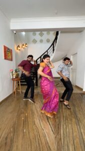 Pallavi Gowda Instagram - Always late to do trending reels🤪
#Dance #TeenKaTadka😉