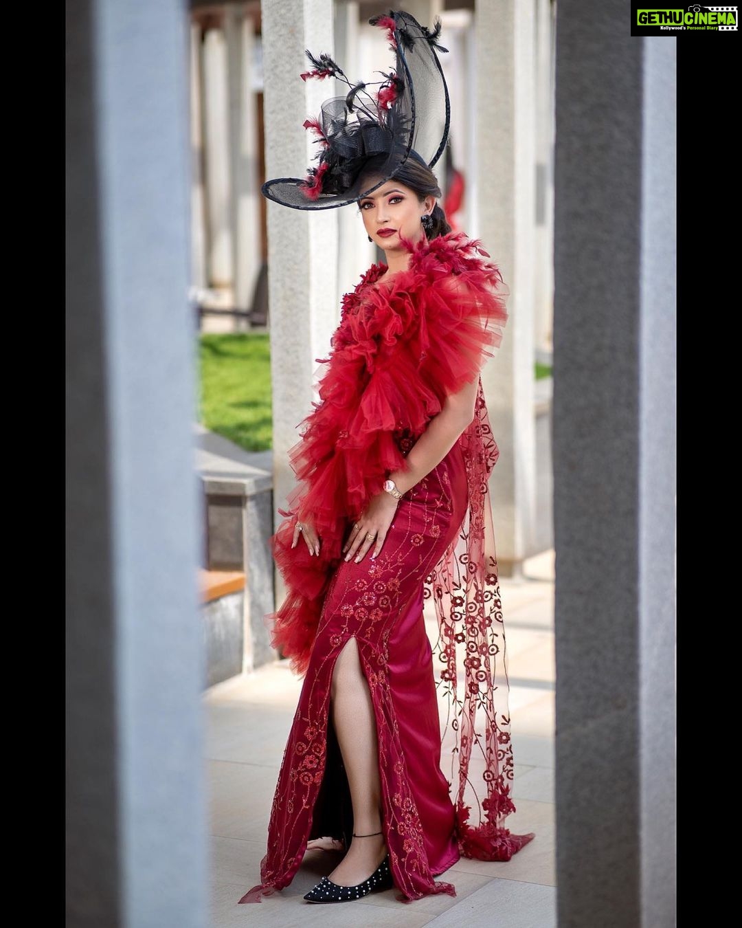 Pallavi Gowda Instagram - BE STRONGER THAN YOUR EXCUSES π β’ MUA : @makeupbydivyanagaraj β’ Styled by : @sohumcreations β’ P.C. : @rajeesh_tk #Calendar #CalendarLaunch #DesignerWear #SheetalNanda #BangaloreFashionSaga #Edition2 #FashionFlamez Novotel Bengaluru Outer Ring Road