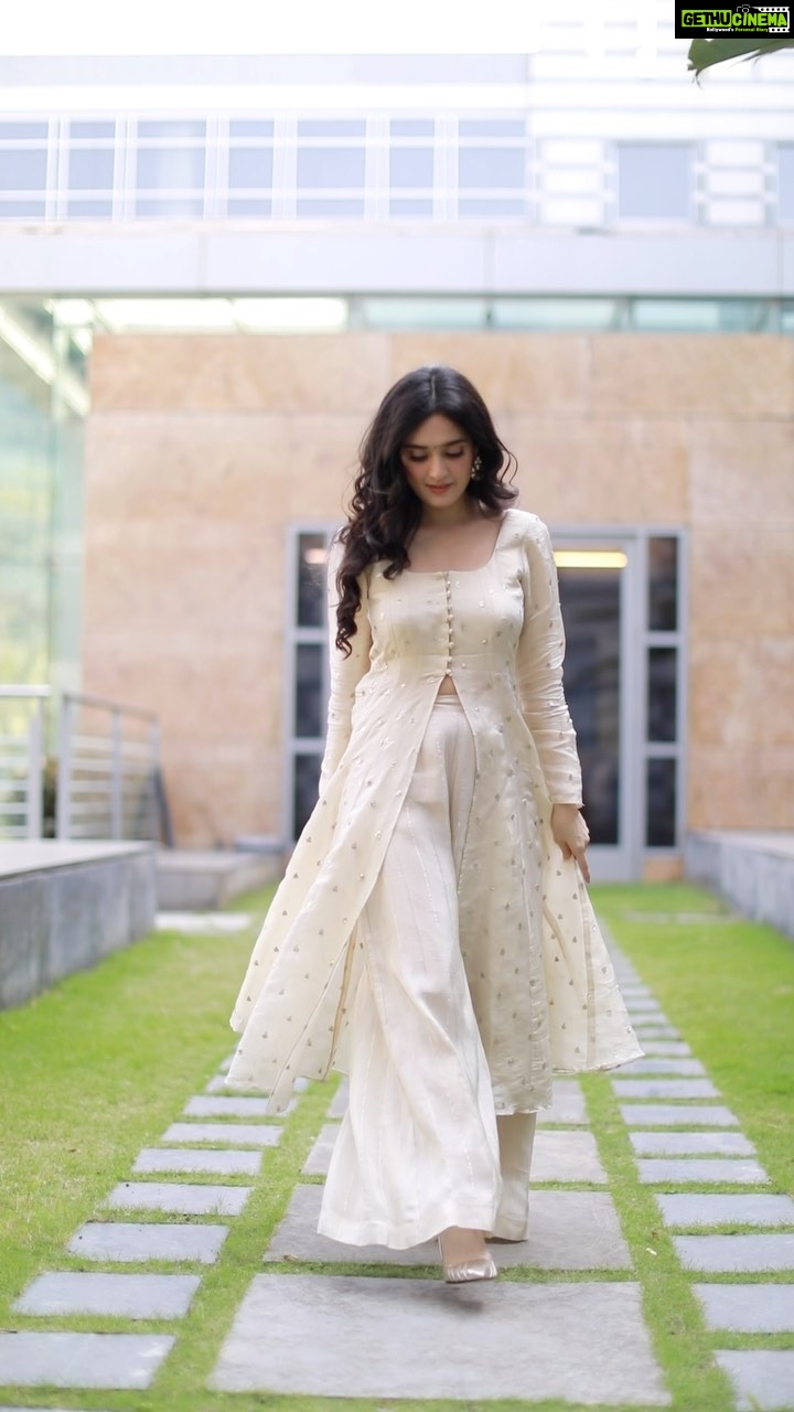 Pankhuri Awasthy Rode Instagram - TheDoTLabel x Pankhuri Awasthy @pankhuri313 ❤️ Which do you like out of the two ? #thedotlabel #thedotdiary #horilhumadphotography #thedottstyle #patialasuit #anarkalisuits #pankhuriawasthy