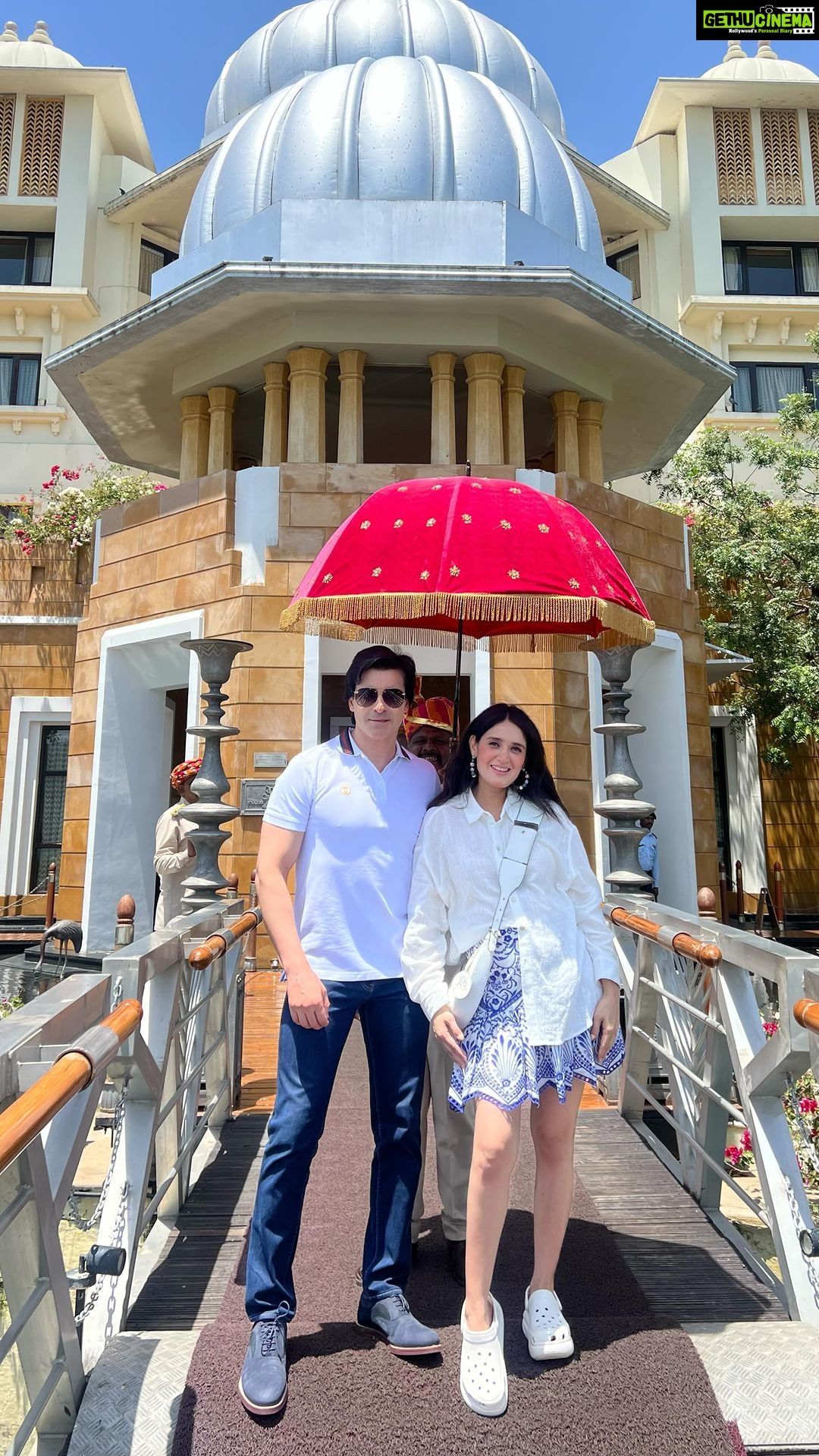 Pankhuri Awasthy Rode Instagram - GRWM - Bumpin’ In Style // Ready to rock Udaipur with my comfy-cool combo! This breezy white shirt paired with this chic skirt, some earrings, my bag and ta-da! Ready to explore this beautiful city 🌟 #GetReadyWithMe #UdaipurDiaries #ChicEnsemble #ComfortIsKey #babymooning