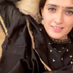 Pankhuri Awasthy Rode Instagram – Jaane balma 🐎 pe kyun sawaar hain 🖤