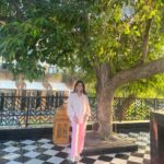 Pankhuri Awasthy Rode Instagram - Sometimes the best moments are unplanned, just like this impromptu photoshoot ☀️📷 #BabymoonBliss #ScenicViews #SunshineAndSmiles #CreatingMemories