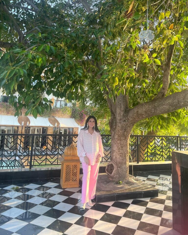 Pankhuri Awasthy Rode Instagram - Sometimes the best moments are unplanned, just like this impromptu photoshoot ☀️📷 #BabymoonBliss #ScenicViews #SunshineAndSmiles #CreatingMemories