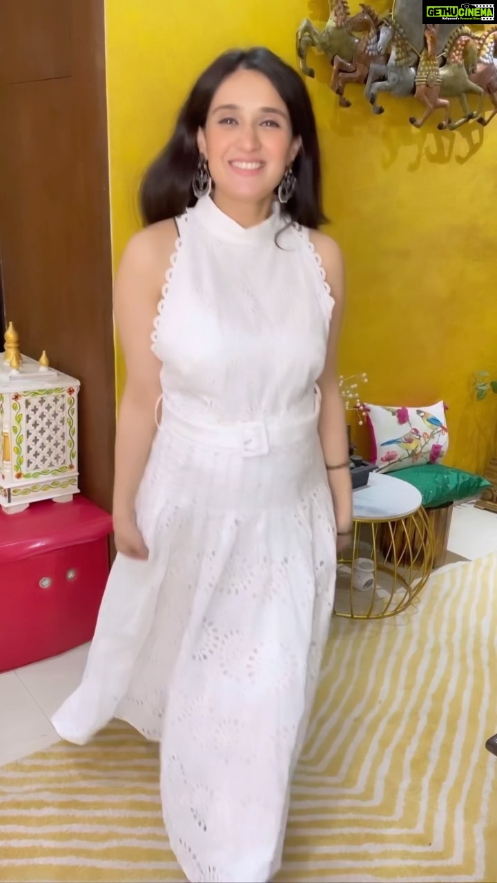 Pankhuri Awasthy Rode Instagram - Who says pregnancy can’t be stylish AND comfortable?! 🤰💁♀️ A mix of coziness and coolness that’ll make you wish you had a baby bump too! 😜 #ComfyCasualChic #BabyBumpin