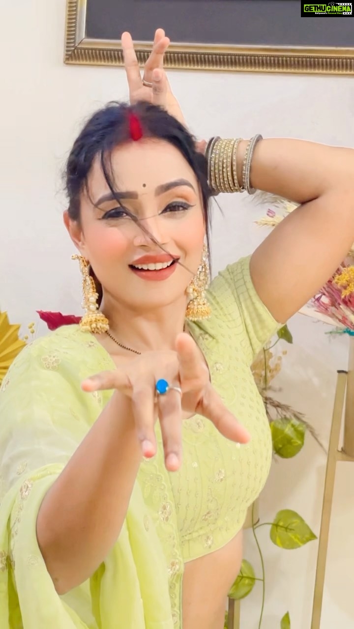 Parul Chauhan Instagram - After Women, flowers are the most divine creations🥰❤️🥰❤️🥰❤️🥰❤️🥰❤️🥰❤️🥰❤️🥰❤️🥰❤️🥰❤️🥰 . Live life in full bloom. Let's do this together, once and floral.😍💗😍💗😍💗😍💕😍💗😍💗😍💗😍💗😍 Thank u Thank u Thank u @solawood_flowers for these beautiful flowers ❤️❤️❤️❤️❤️ Wearing @fashionfactory.cpr . #love #women #flower #eventplanner #weddingplanner #weddingdecor #events #brandshoot #gratitude #blessed #omsairam #india #events #dryflower #dryleaves #decor #mumbaievents #solawood_flowers