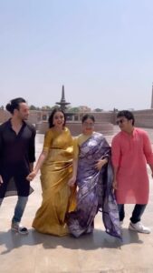 Parul Chauhan Instagram - When our reel life is better than our real life 😅 Real life > Reel life . #trendingreels #reelkarofeelkaro #reelitfeelit #reelindia #reelsvideo #trend #dance #faisalkhan #toralrasputra #parulchauhan #angadhasija #life #behappy #funnyvideos