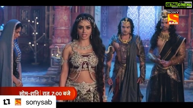 Parul Chauhan Instagram - Kya Vyakut mein khulega Vinta ke daasi hone ka rahasya? Dekhiye #DharmYoddhaGarud, Mon-Sat, shaam 7 baje sirf Sony SAB. #NewShow #SonySAB #GarudOnSonySAB @toral_rasputra @faisalkhan30 @iankitraaj @karwalvishal @angadhasija @sonysab @dir_mukesh @margi___trivedi @monarajahuja