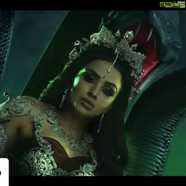 Parul Chauhan Instagram - Miliye samastha vishdharon ki maa se. Maharaani Kadru ki ansuni gatha jaanne ke liye dekhiye #DharmYoddhaGarud, jald hi sirf Sony SAB par. #NewShow #ComingSoon #SonySAB #StayTuned @sonysab @toral_rasputra @faisalkhan30 @contiloepictures @monarajahuja @dir_mukesh @parulchauhan19
