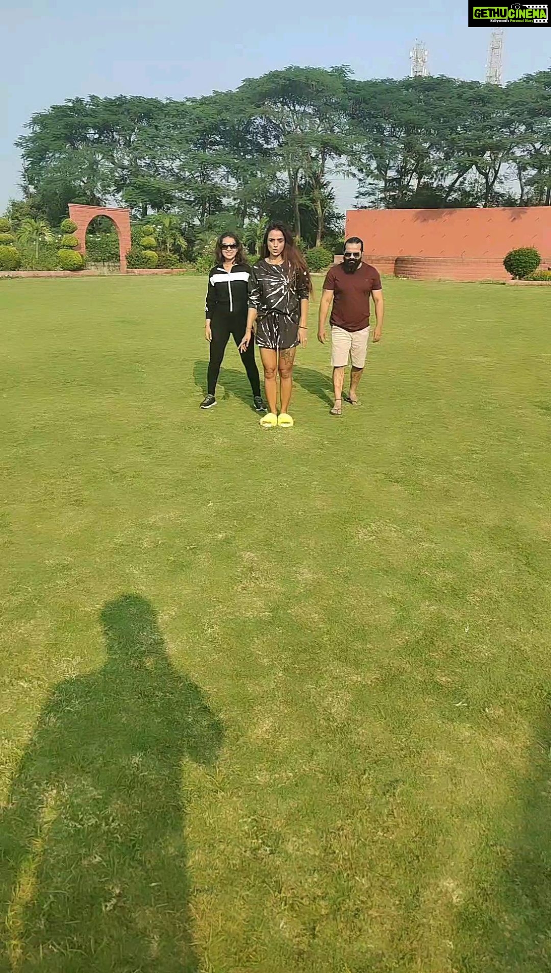 Parul Chauhan Instagram - #jugnuchallenge The happiness of completing my first challenge with my buddies...thank you @rupalllifechanger @imkunal.peas 🎬@justchiragt