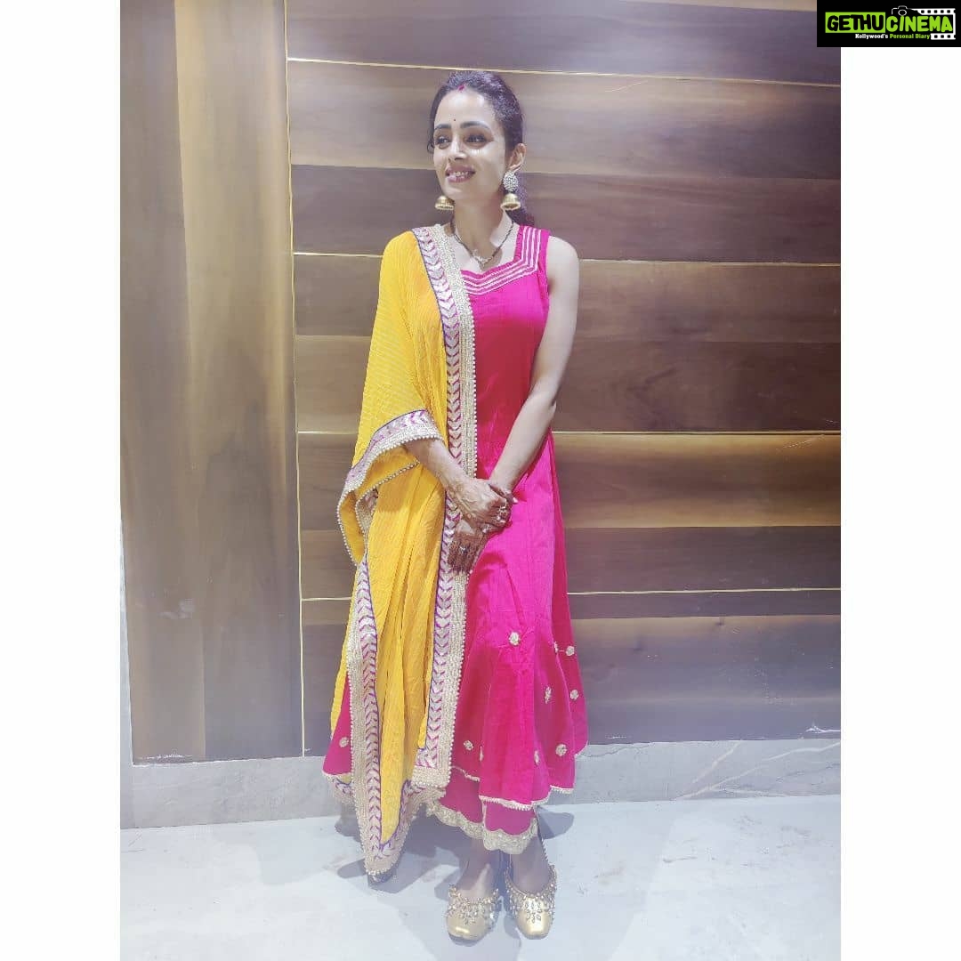 Parul Chauhan Instagram - Always dress well but keep it simple." Thnk u so much @vastrabyekta for this beautiful dressππππ Thnk u @official_pf_buttons_and_bows for this beautiful golden jutiπππππ