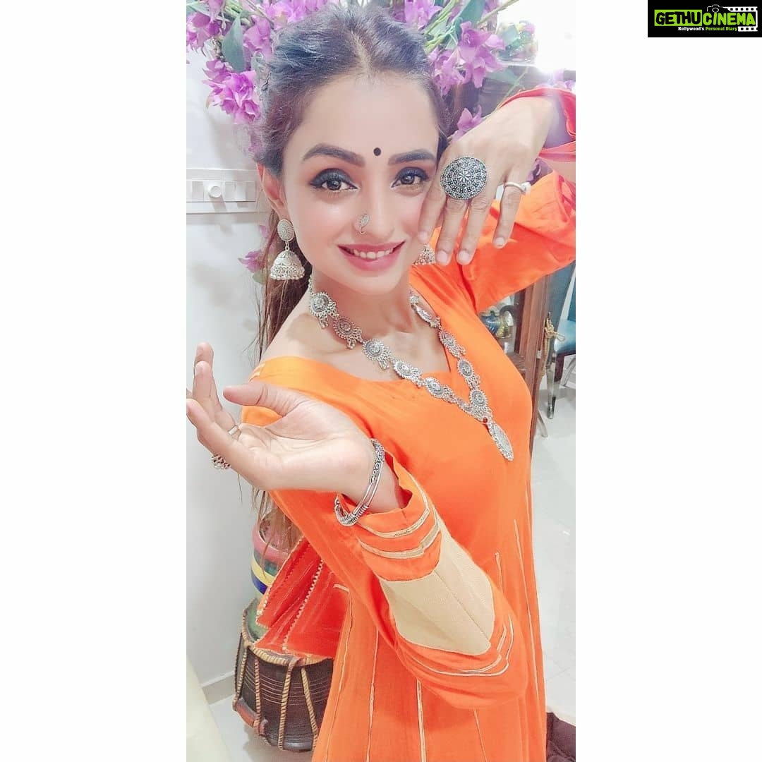 Parul Chauhan Instagram - Beauty is who you are. Jewellery is simply the icing on the cake" Thank u @sai_collection2020 for these beautiful jewellery..💞💞💞💞💞💞💞💞