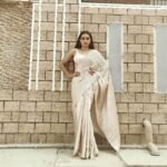 Parul Chauhan Instagram - When you walk in a saree, you must kick the pleats. It’s more comfortable that way😘😘😘😘😘😘 Wearing @faishon__librarry Thank u sooo much for this beautiful n hot saare😂😂😂💖💖💖💖💖
