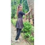 Parul Chauhan Instagram – Short frock style kurti with dhoti š
Set Type : Black short frock style kurti with front Cowl Dhoti
Bottom Type : Front Cowl Dhoti
āāāāāāāāāā
Shop @labelgrowease š
ā¤ļøā¤ļøā¤ļøā¤ļøā¤ļø