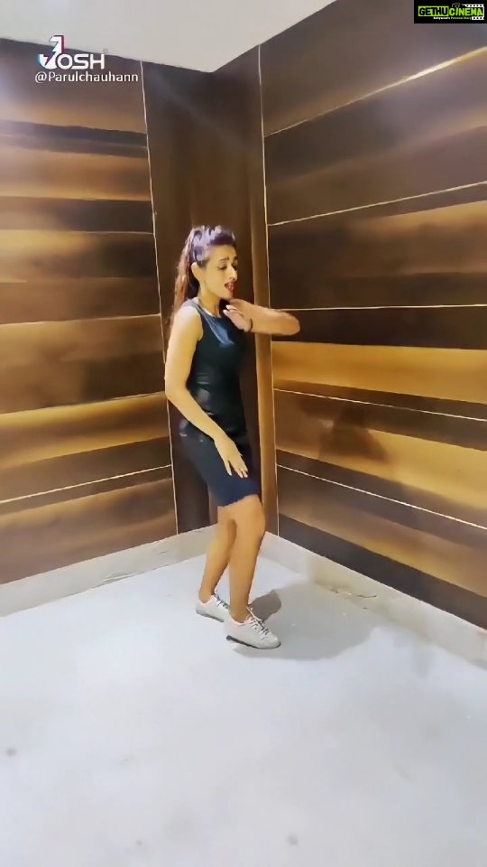 Parul Chauhan Instagram - Gali me mare phere❤️❤️❤️❤️❤️