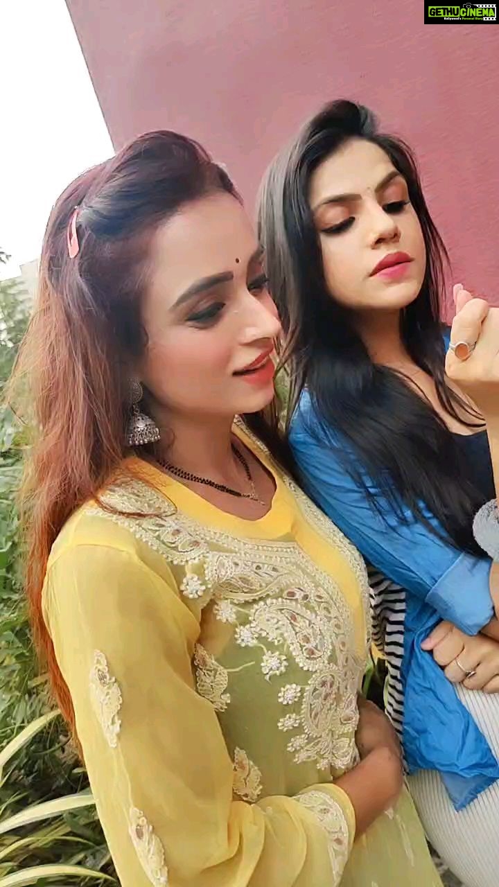 Parul Chauhan Instagram - Lekin chup @itsmaahhiishrma Na na na 🤣🤣🤣🤣🤣