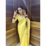 Parul Chauhan Instagram - Happy karwachauth ❤️❤️ Thank u so much @p_s_fashion_club for this beautiful saare 😘❤️😘❤️😘❤️😘❤️😘❤️ Thnk u @jagruti_0303 for this beautiful mehandi you r mind blowing 😘😘😘