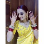 Parul Chauhan Instagram - Happy karwachauth ❤️❤️ Thank u so much @p_s_fashion_club for this beautiful saare 😘❤️😘❤️😘❤️😘❤️😘❤️ Thnk u @jagruti_0303 for this beautiful mehandi you r mind blowing 😘😘😘