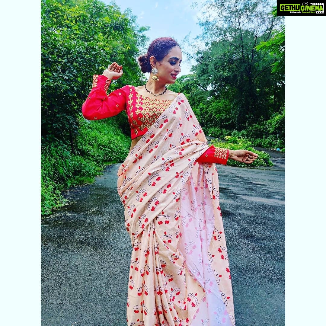 Parul Chauhan Instagram - Dear western outfits, Try all you want but only I bring out her true beauty and elegance. Yours sincerely, Saree šššš Thank you @p_s_fashion_club For this beautiful saree guys plz follow her page n get more amazing stuff ā¤ļøā¤ļøā¤ļøā¤ļø