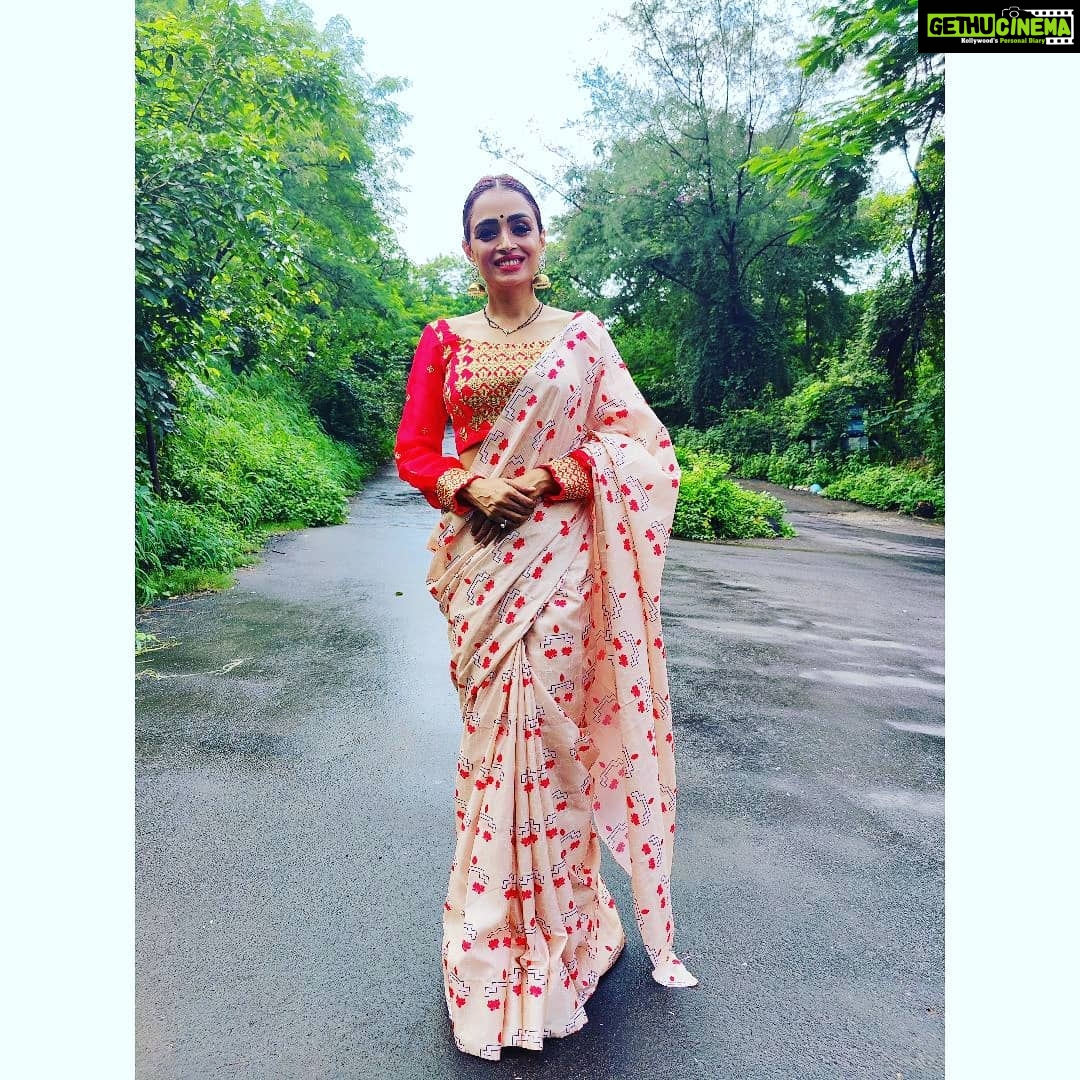 Parul Chauhan Instagram - Dear western outfits, Try all you want but only I bring out her true beauty and elegance. Yours sincerely, Saree šššš Thank you @p_s_fashion_club For this beautiful saree guys plz follow her page n get more amazing stuff ā¤ļøā¤ļøā¤ļøā¤ļø