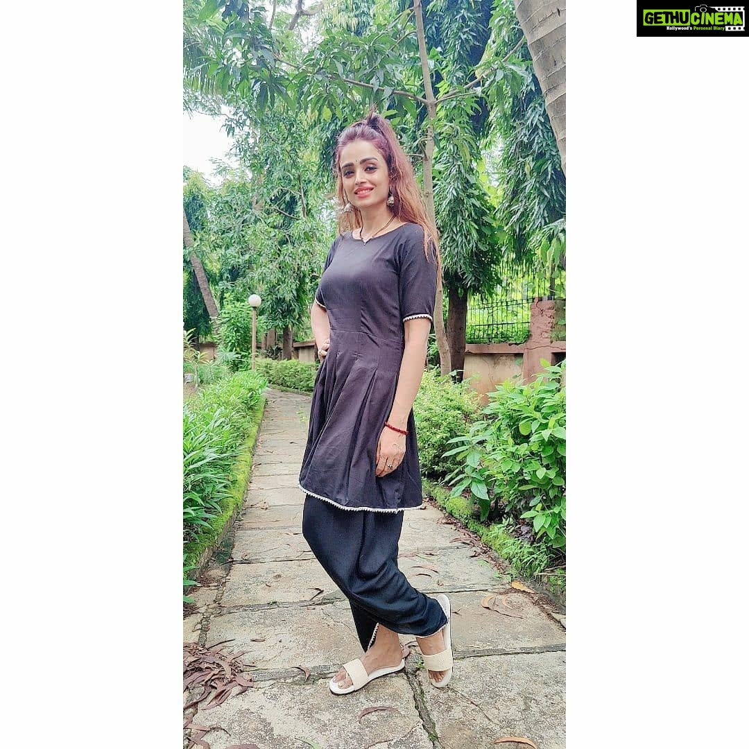 Parul Chauhan Instagram - Short frock style kurti with dhoti 👗 Set Type : Black short frock style kurti with front Cowl Dhoti Bottom Type : Front Cowl Dhoti —————————— Shop @labelgrowease 🛒 ❤️❤️❤️❤️❤️