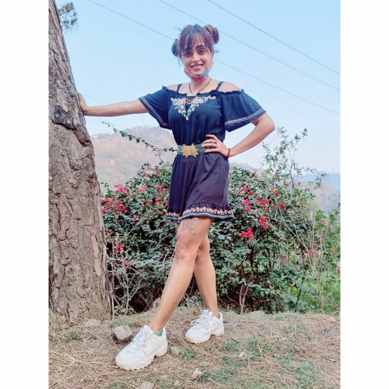 Parul Chauhan Instagram - Thank u so much @glamaxy06 for this jumpsuit ..guys plz follow her page n get more amazing stuff🤗🤗🤗🤗❤️❤️❤️❤️😘😘😘😍😍🥰🥰💕💕💕🥳🥰💞💞💞💞