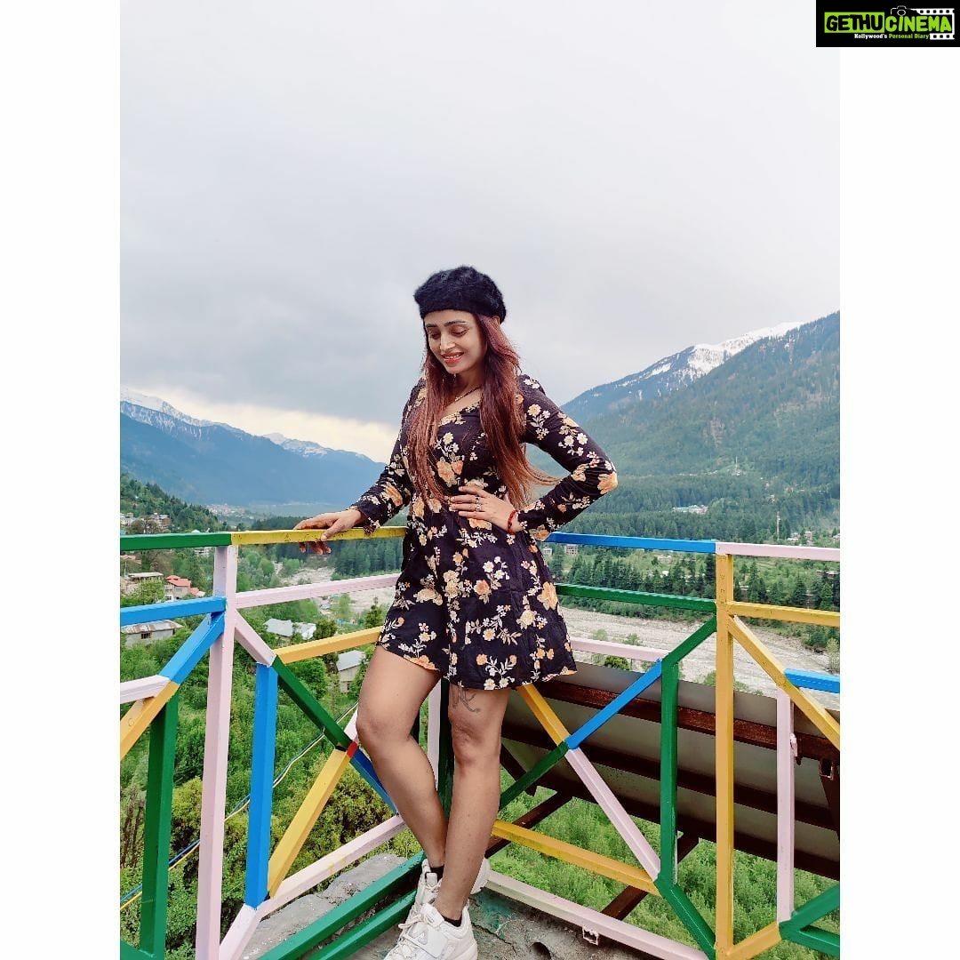 Parul Chauhan Instagram - Personality begins when comparison ends ❤️❤️❤️❤️❤️❤️ Wearing @glamaxy06