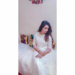 Parul Chauhan Instagram - White is the color of peace Thank u for this beautiful gift @styleinhand6 ❤️❤️❤️❤️❤️❤️