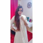 Parul Chauhan Instagram - White is the color of peace Thank u for this beautiful gift @styleinhand6 ❤️❤️❤️❤️❤️❤️