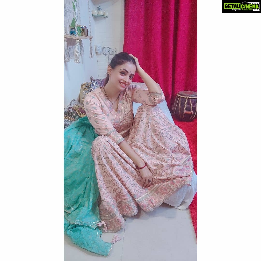 Parul Chauhan Instagram - Holi special colorful gift from @styleinhand6❤️❤️❤️❤️❤️❤️❤️ thnk u soo much for this beautiful suit ❤️❤️❤️❤️ #holifestival #holi #holigift #styleinhandbyparul #happyholi #festival #india #holifest #colors #holifestivalofcolours #holihai #love #colours #festivalofcolors #photography #indianfestival #instagood #holipowder #festivalofcolours #color #holiparty #colorrun #k #holicelebration #mumbai #like #fun
