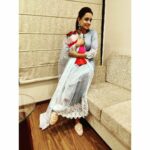 Parul Chauhan Instagram - Self confidence is a super power. Once you start to believe in yourself, magic starts happening Thnk u so much @rutbaa_13 for this beautiful black metal jhumka 😘😘❤️ Wearing this beautiful suit it's Pure Jaam Cotton fabric Kurta with Pant nd organza duppata heavy lace work on kurti and dupatta ..loved the fabric n specially duptta thnk u @vastrabyekta & @creationspng 😘❤️😘❤️😘❤️😘❤️ 📸📸@maneeshaojha