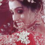 Parul Chauhan Instagram - घूँघट की आड़ से दिलबर का दीदार अधूरा रहता है जब तक ना पड़े, आशिक़ की नज़र सिंगार अधूरा रहता है घूँघट की आड़ से दिलबर का @justchiragt Mkup @nitinmishra636