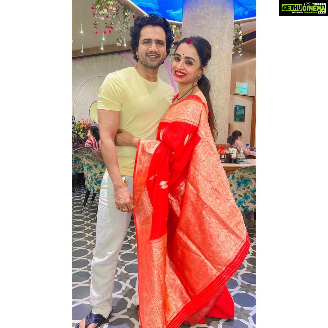 Parul Chauhan Instagram - Many many happy returns of the day patidev ❤️❤️❤️❤️ You are blessing for me n I want u to be happy always …u r the best thing that has happened to me. Sai baba has send u in my life to love me protect me. You r treating me like a small girl who can play with u fight with u ❤️❤️You r like guardian to me I have learned a lot from you beta ji I love u again happy happy happy wala birthday ❤️❤️❤️❤️ @thechiragt Thank u so much Mahi @chauhanaryahi for this beautiful saree ❤️❤️❤️❤️love u