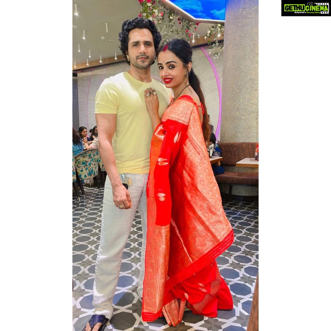 Parul Chauhan Instagram - Many many happy returns of the day patidev ❤️❤️❤️❤️ You are blessing for me n I want u to be happy always …u r the best thing that has happened to me. Sai baba has send u in my life to love me protect me. You r treating me like a small girl who can play with u fight with u ❤️❤️You r like guardian to me I have learned a lot from you beta ji I love u again happy happy happy wala birthday ❤️❤️❤️❤️ @thechiragt Thank u so much Mahi @chauhanaryahi for this beautiful saree ❤️❤️❤️❤️love u