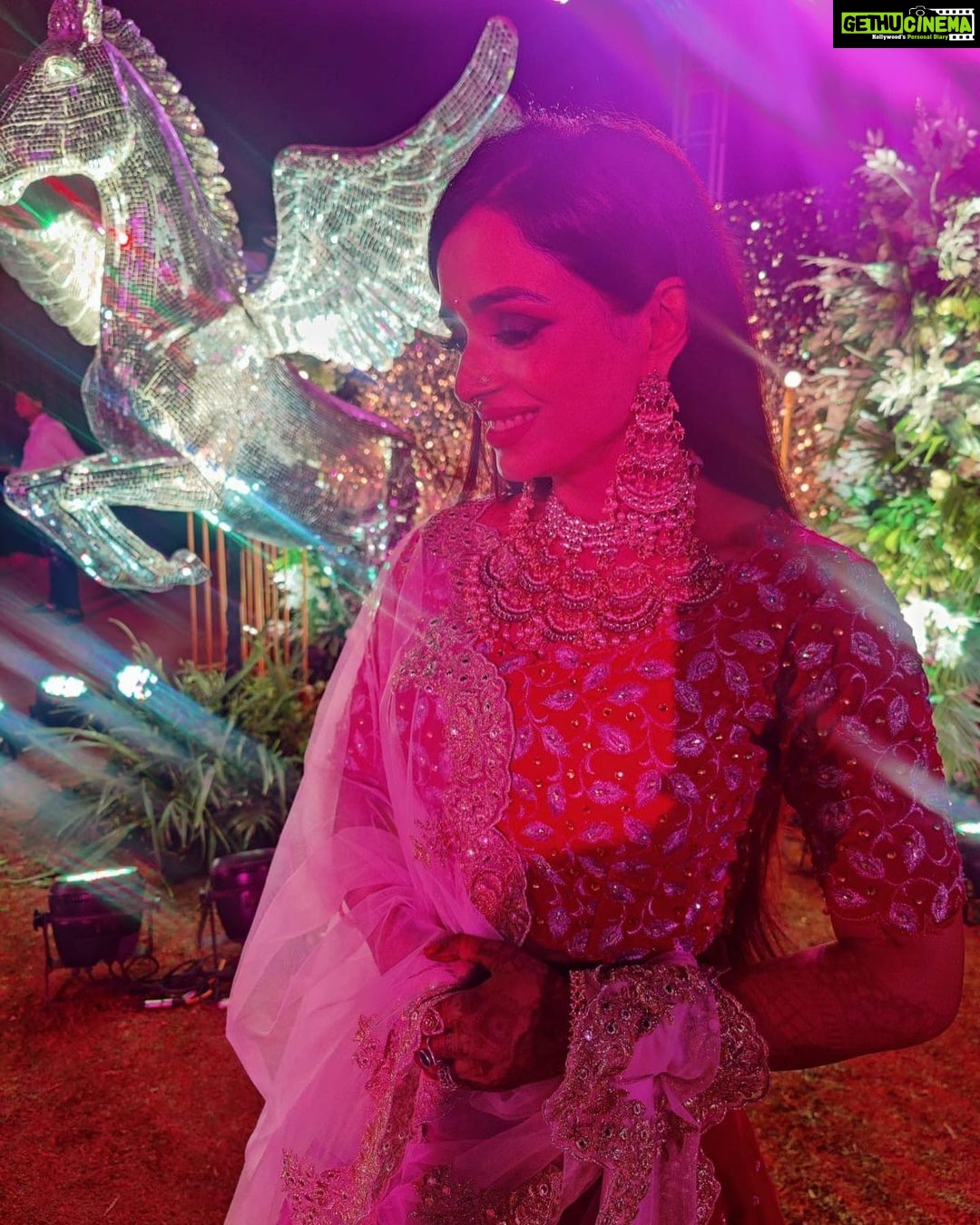 Parul Chauhan Instagram - I may not know how to make aloo paratha, but I can certainly rock a lehenga like a pro! Thnk u @afm_by_avantika for this beautiful sexy amazing lehenga when ever m confused about what should I wear u r the one who Gv me best outfit .I don’t have to tell Wht u want to wear u just snd directly for me u r best designer I love u sooo much ❤️❤️❤️❤️🥰🥰🥰🥰🥰🥰😘😘😘😘😘